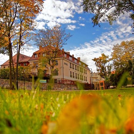 Hotel I Restauracja "Pod Orlem" Картузи Екстериор снимка