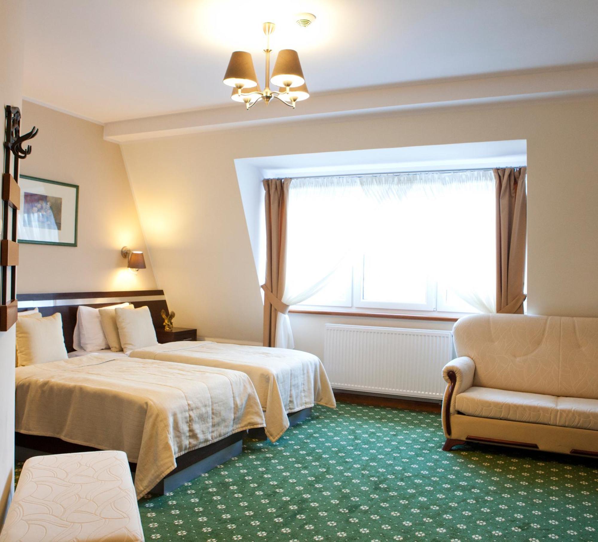 Hotel I Restauracja "Pod Orlem" Картузи Екстериор снимка