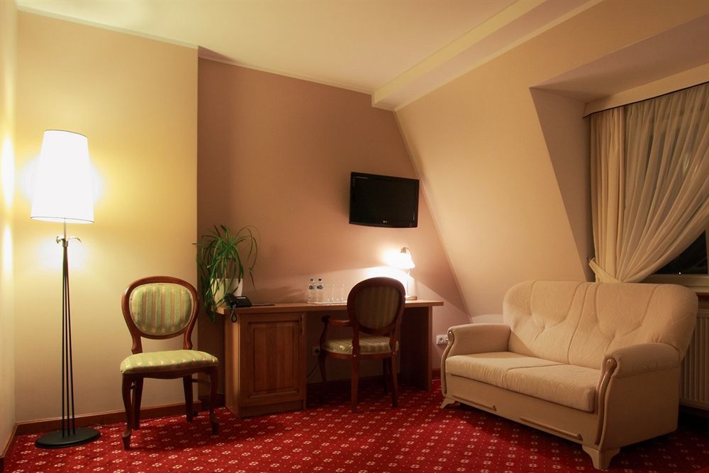 Hotel I Restauracja "Pod Orlem" Картузи Екстериор снимка