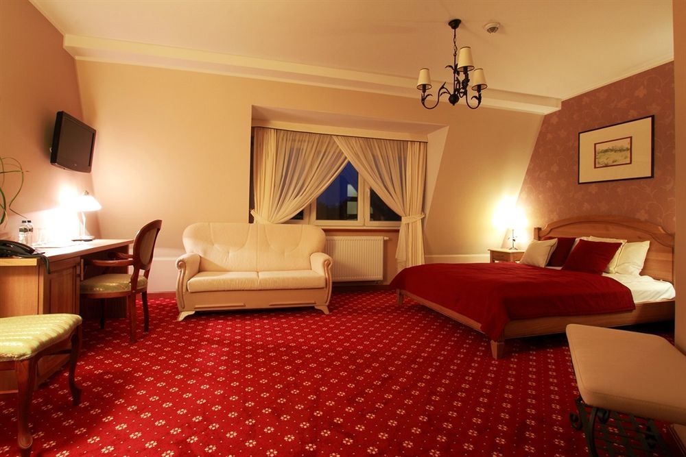 Hotel I Restauracja "Pod Orlem" Картузи Екстериор снимка
