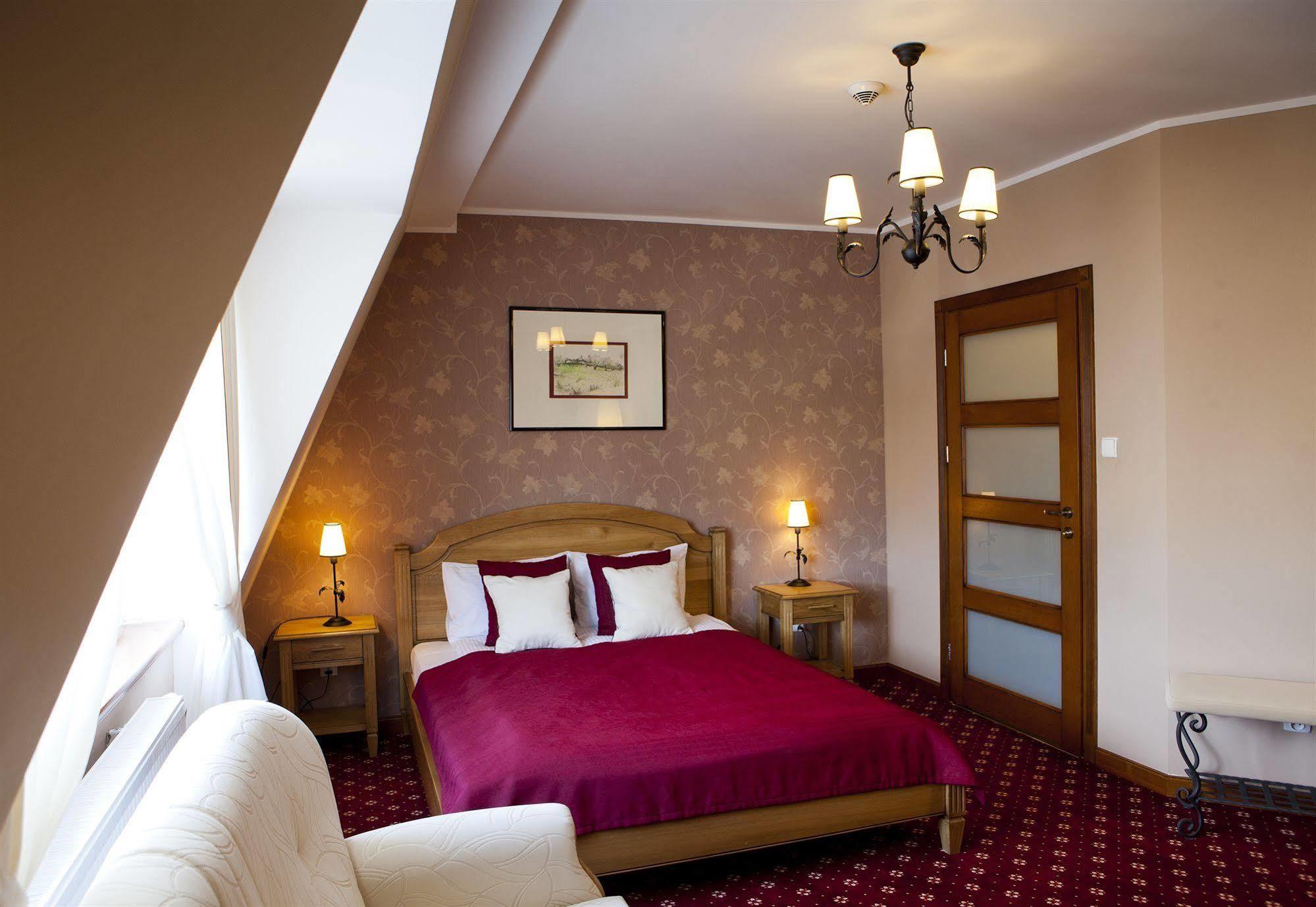 Hotel I Restauracja "Pod Orlem" Картузи Екстериор снимка