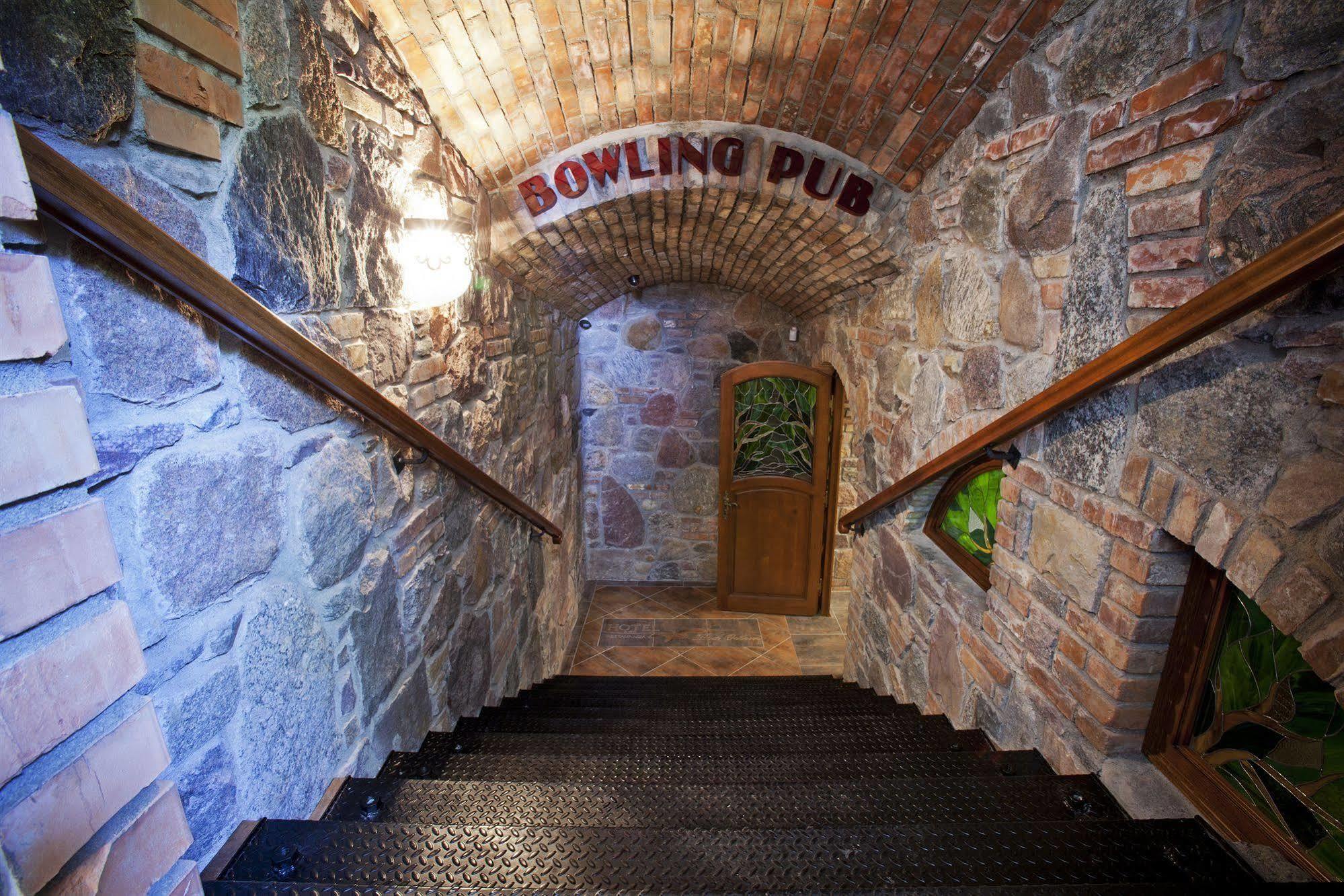 Hotel I Restauracja "Pod Orlem" Картузи Екстериор снимка